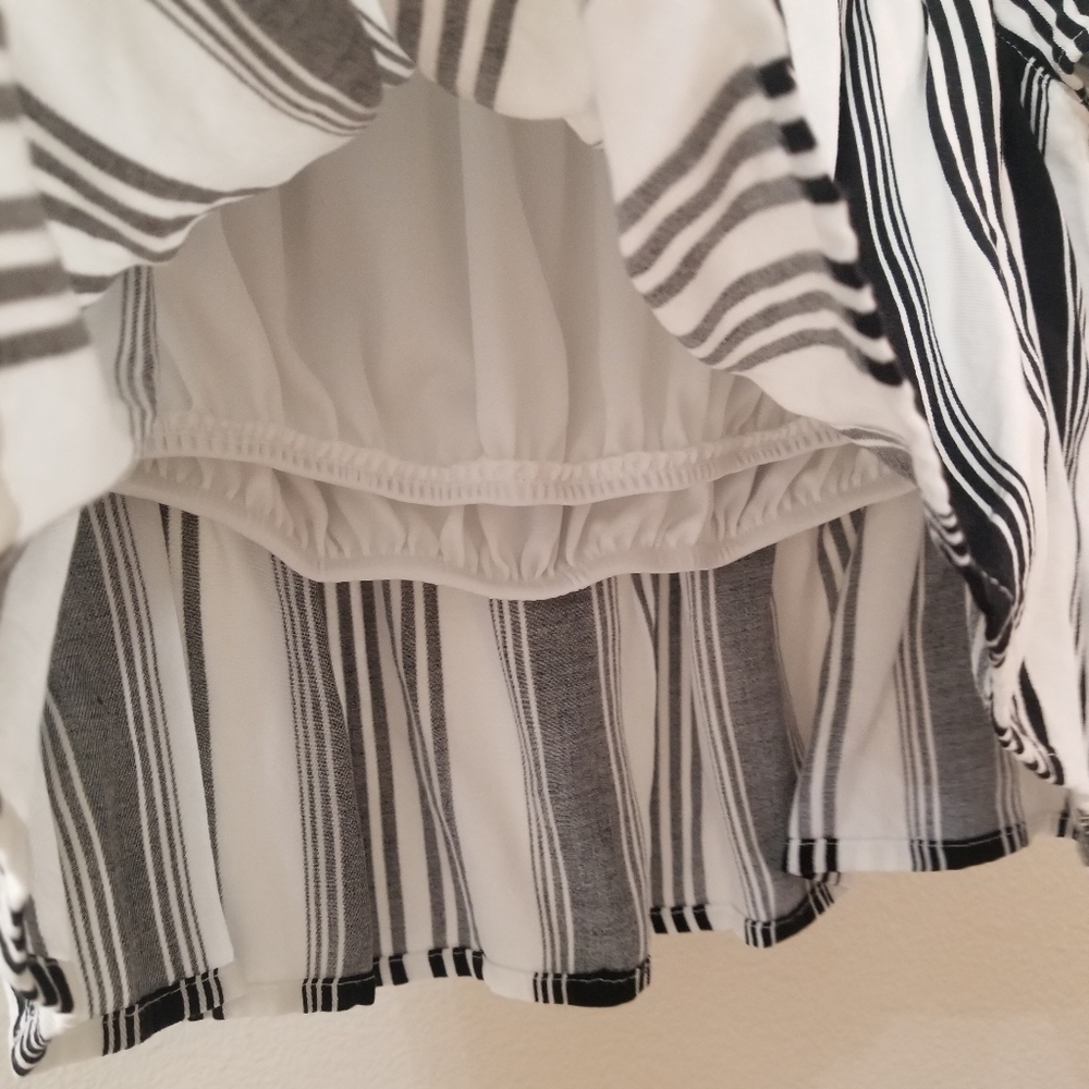 SALE❗️4 for $20 Cute Stripe Off-Shoulder Crop top - Picture 5 of 7